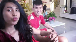 Thủy Tiên - Công Vinh nắm chặt tay nhau trong ngày đầu năm