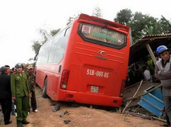 Xe khách Phương Trang đâm xe máy, 3 người thương vong