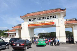 Người dân khắp nơi đổ về Tây Sơn xem lễ hội Đống Đa