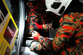 Bé 3 tuổi mất chân vì kẹt thang cuốn sáng mùng 1 Tết