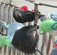 Kinh hoàng cầu Long Biên chìm trong rác những ngày Tết