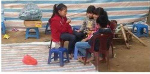 Trẻ em bãi giữa sông Hồng và giấc mơ một lần lên bờ đón Tết