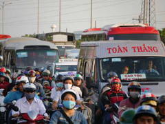 'Biển người' nhích từng centimet từ Vũng Tàu về TP.HCM