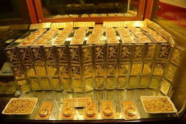 Giá vàng ‘bốc hơi’ 800.000 đồng/lượng