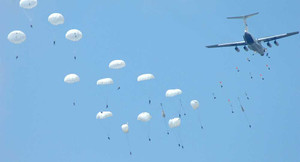 Hàng ngàn lính dù quân đội Nga tập trận