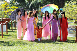 Muốn kinh tế hội nhập, cần bỏ Tết Âm lịch