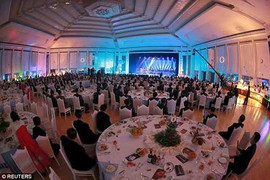 Triều Tiên vung tiền mở đại tiệc xa hoa mừng phóng tên lửa thành công