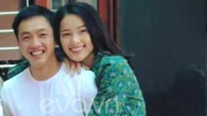 Lộ ảnh Hạ Vi hạnh phúc ôm Cường Đô la