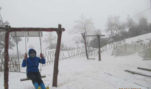 Có một nơi ở Việt Nam băng tuyết vẫn trắng xoá