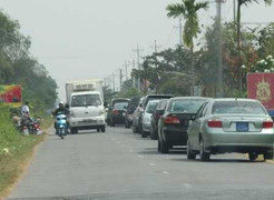 Dùng hàng loạt xe công đi đám cưới con sếp