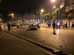 Xe hơi phóng điên cuồng, đâm nát taxi giữa thủ đô