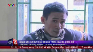 Clip: Giải cứu bé 12 tuổi bị 'ngáo đá' dùng dao khống chế