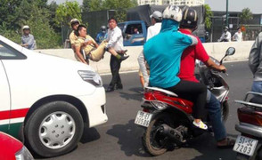 CSGT bị 'quái xế' tông gãy chân: Người ra hiệu lệnh dừng xe cũng có lỗi