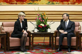 Thăm Trung Quốc, ngoại trưởng Australia nói việc đưa tên lửa ra đảo Phú Lâm