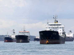 Thảm kịch giá dầu: Rẻ quá cướp biển còn chê