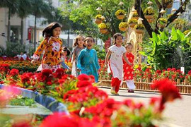 Những hệ luỵ khủng khiếp của Tết âm lịch: Sớm có lộ trình gộp vào Tết dương lịch