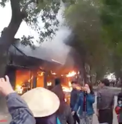 Cháy lớn ở Hà Nội, 6 ki ốt bị thiêu rụi hoàn toàn