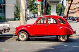 Xe của tướng tình báo Phạm Xuân Ẩn xuất hiện trên phố Sài Gòn