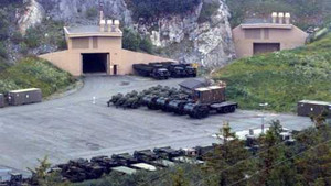 Mỹ đưa xe tăng, pháo vào hang bí mật gần biên giới Nga