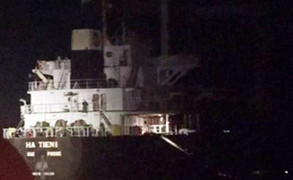 Cứu sống 20 thuyền viên trên con tàu đang chìm giữa đêm