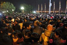 Nhà nghỉ, hàng ăn... đua nhau 'khai đao chặt chém' ở đền Trần