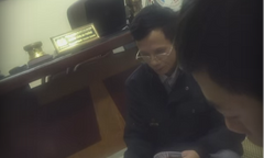 Clip: Đánh bài ăn tiền, Trưởng công an phường bị tạm đình chỉ công tác