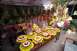 Choáng với mâm lễ 'khủng' ở lễ hội đền Trần