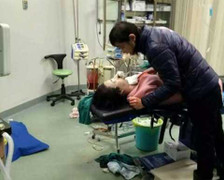 Ca phẫu thuật ngực định mệnh của cô người mẫu trẻ