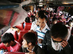 Nửa đêm, Giám đốc Sở buộc nhà xe trả lại tiền cho khách