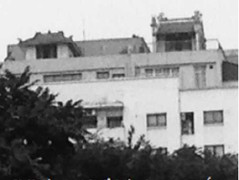 Kỳ lạ khói hương nghi ngút bay ra từ nóc chung cư cao cấp ở Hà Nội