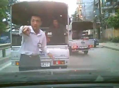 Tiết thực hành 'sôi máu' của thầy trò xe tập lái