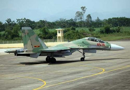 WSJ: Việt Nam đang tăng cường máy bay, tàu chiến