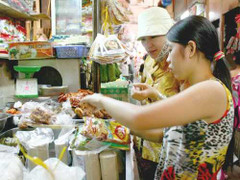 Sản xuất, buôn bán hàng giả là phụ gia thực phẩm: Chế tài ngày càng nặng