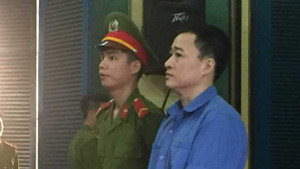 Lợi dụng báo chí để đe dọa, ép giám đốc công ty dầu khí chuyển 1 tỷ đồng