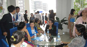 Rầm rộ đăng tuyển nhân viên 'bán nước bọt', lương đến 100 triệu đồng