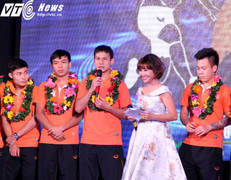 Futsal Việt Nam: Đêm giao thừa vừa uống trà vừa khóc