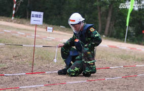 Ảnh: Công binh Việt Nam diễn tập chống khủng bố, rà phá bom mìn