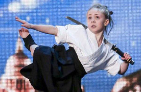 Clip: Bé gái múa kiếm katana ‘thần sầu’ khiến giám khảo kinh ngạc