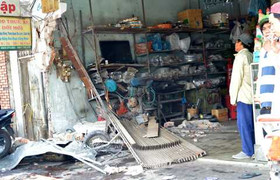 Ngồi sửa xe trong nhà, nam thanh niên bị ôtô cán chết