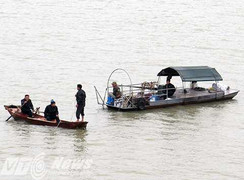 Căng thẳng nhiều giờ tìm kiếm thiếu nữ nhảy cầu ở Hải Dương