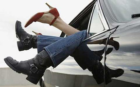 'Mây mưa' trên ô tô, bạn trai tử vong ngay tại chỗ