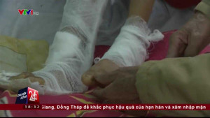 Clip: Chồng say xỉn cầm kiếm chém vợ gãy xương, đứt gân chân