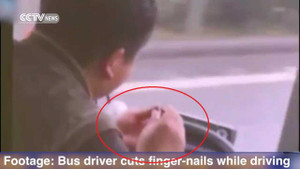 Clip: Tài xế xe buýt vừa lái xe vừa… cắt móng tay