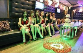 'Gái Hà Nội lặn lội thâu đêm' - Những góc khuất phũ phàng