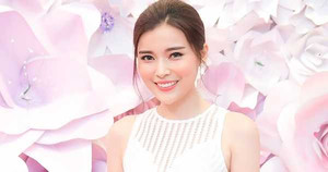 Cao Thái Hà khoe làn da trắng không tỳ vết với đầm xuyên thấu