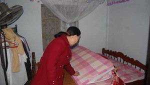 Đang xem tivi bị 4 kẻ bịt mặt xông vào nhà cướp tiền vàng