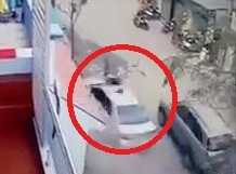 Clip: Lạnh người khoảnh khắc xe Camry ‘điên’ tông 3 người chết thảm