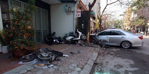 Xe Camry đâm 3 người chết thảm: Đạp nhầm chân ga hay cố tình vượt?