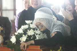 Tiếng khóc xé lòng trong đám tang 2 ông cháu bị xe Camry tông chết thảm