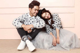 Vắng Trường Giang, Nhã Phương tình tứ cùng trai lạ